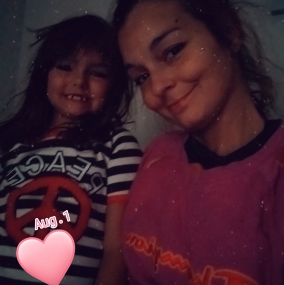 Meet your Posher, Amanda Brooke!! - Picture 2 of 6